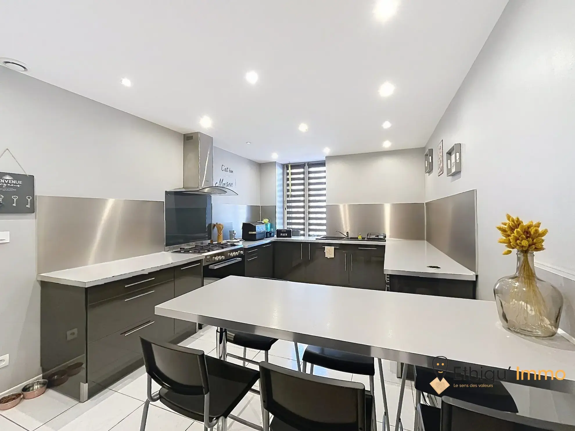 Maison de ville spacieuse de 146 m² avec 4 chambres, jardin et garage à Wassy