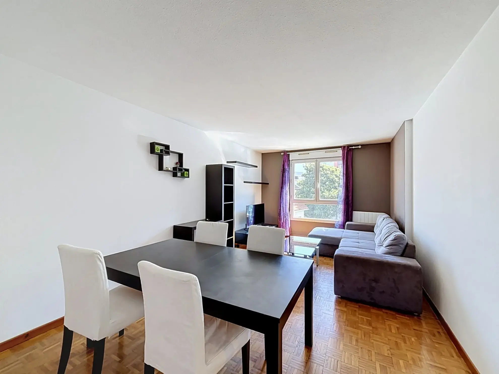 Appartement T2 de 51 m² à Grenoble avec balcon, cave et stationnement