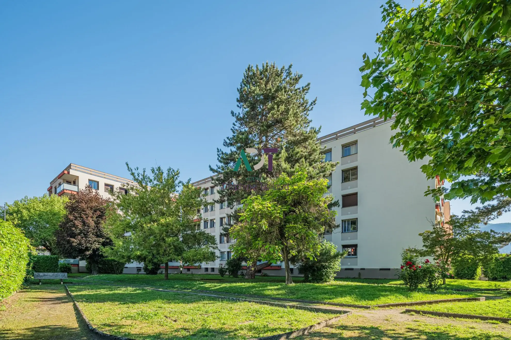 Appartement T3 à Fontaine avec balcon, parking et cave - Calme et Vue dégagée