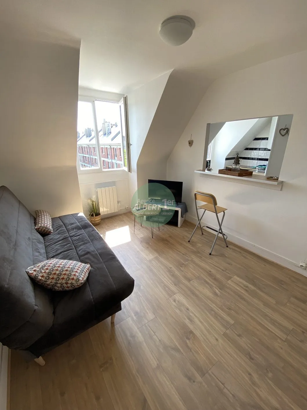 Appartement F1 meublé à Saint-François, dernier étage, idéal investisseur ou pied-à-terre