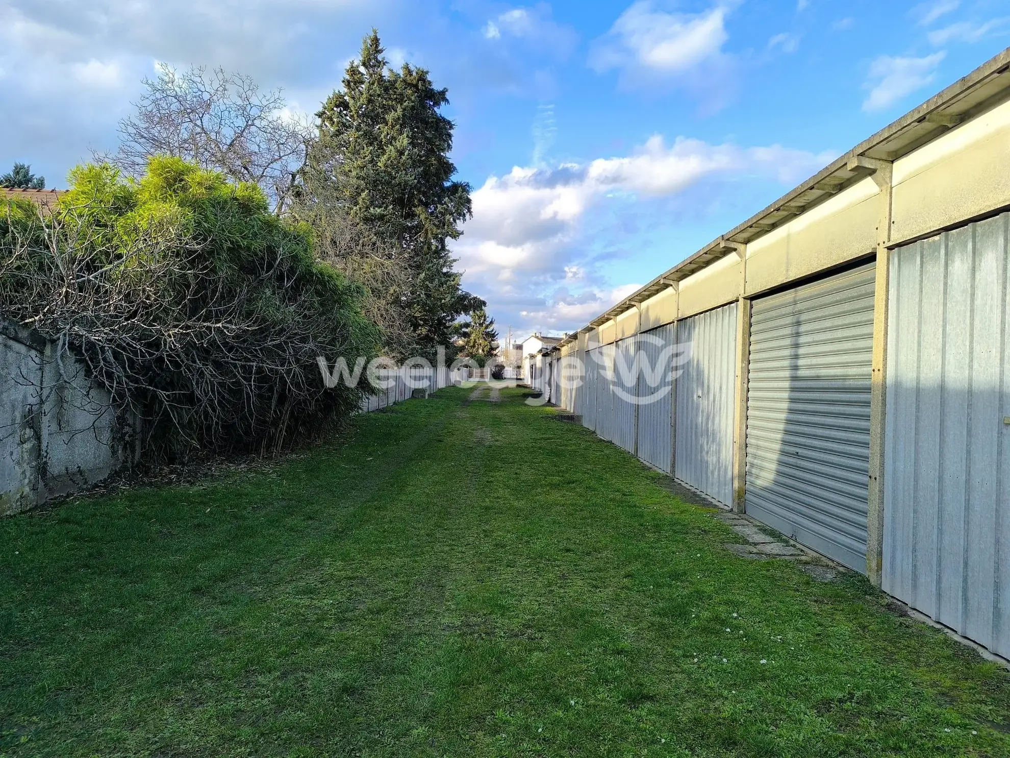 Garage sécurisé à vendre à Conflans-Sainte-Honorine – 21 m² idéal pour véhicules ou stockage