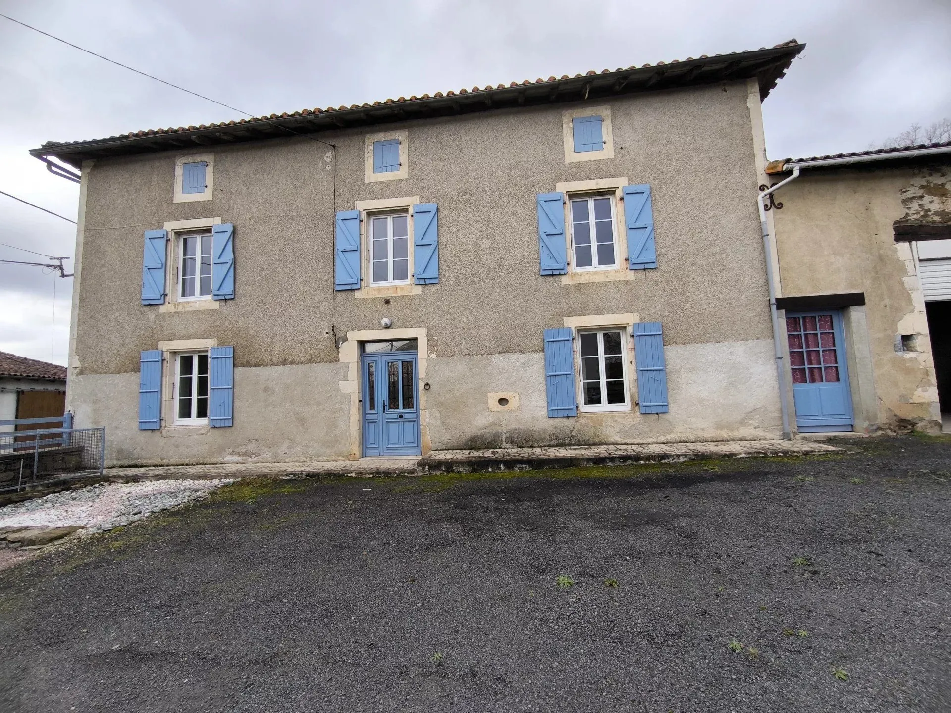 Charmante maison à Genouillac avec grand potentiel en Terre de Haute-Charente