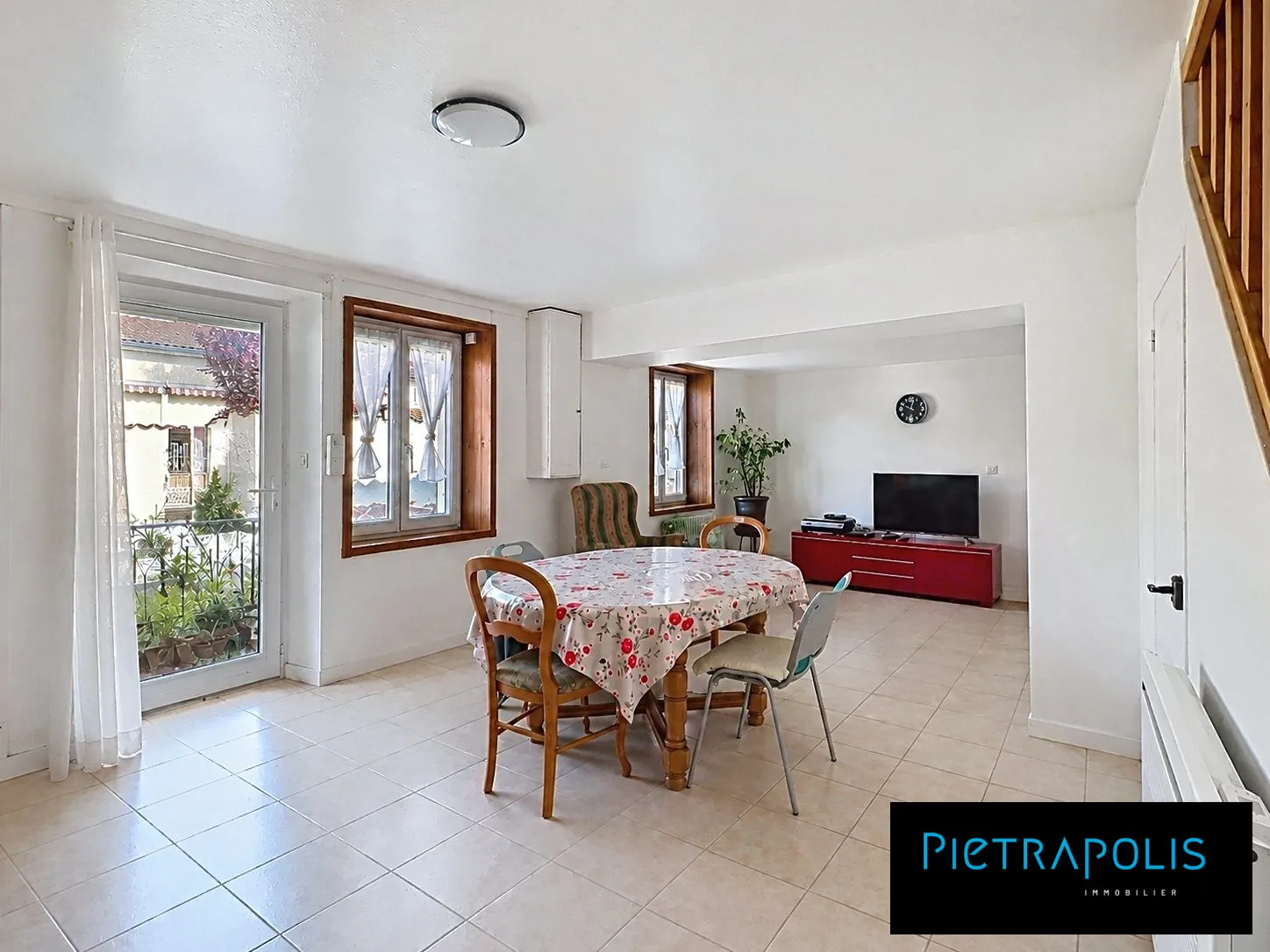 Maison à vendre à Trambly proche de Matour avec terrasse et jardin 