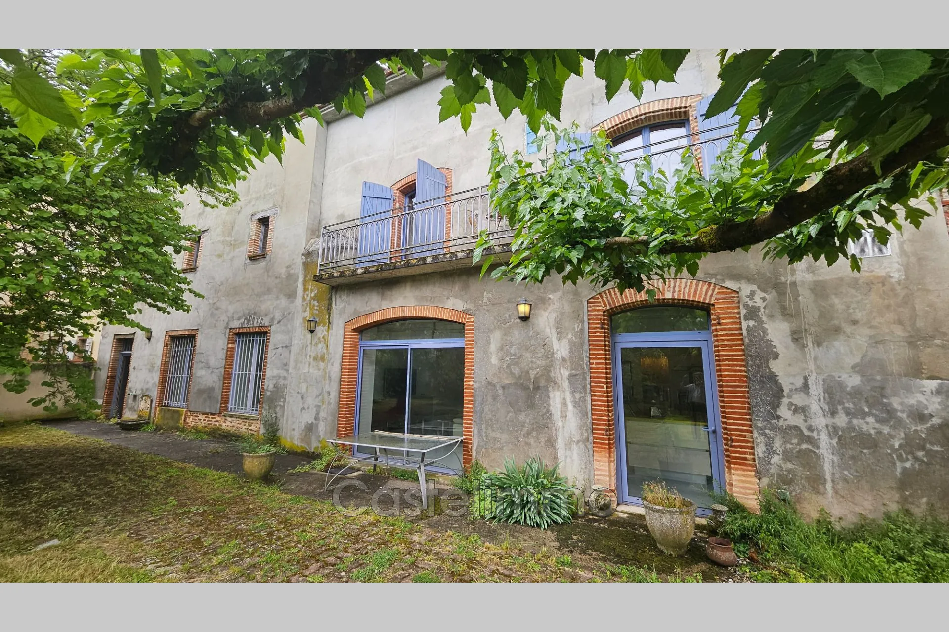 Belle maison rénovée avec jardin et dépendances à Moissac