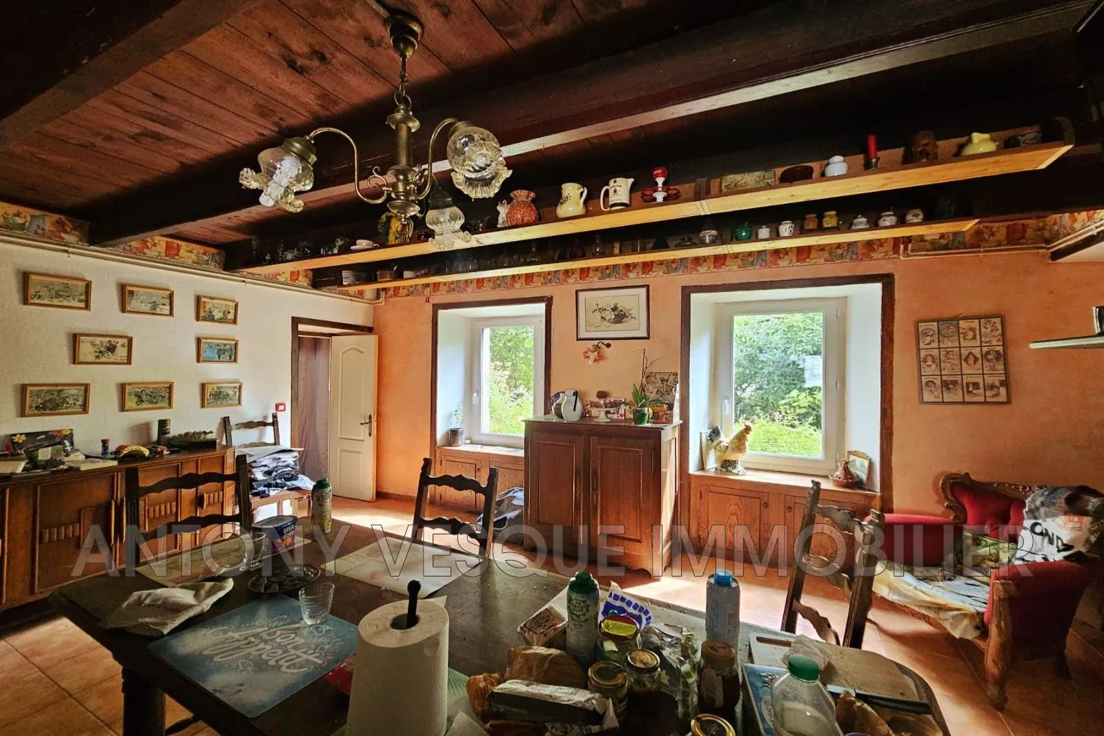 Grande maison en pierres avec dépendances, terrain clos - idéal emplacement entre Coutances et Granville 