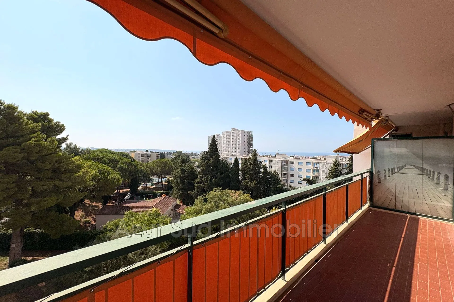 Appartement 2 pièces avec vue mer à Antibes Fontmerle