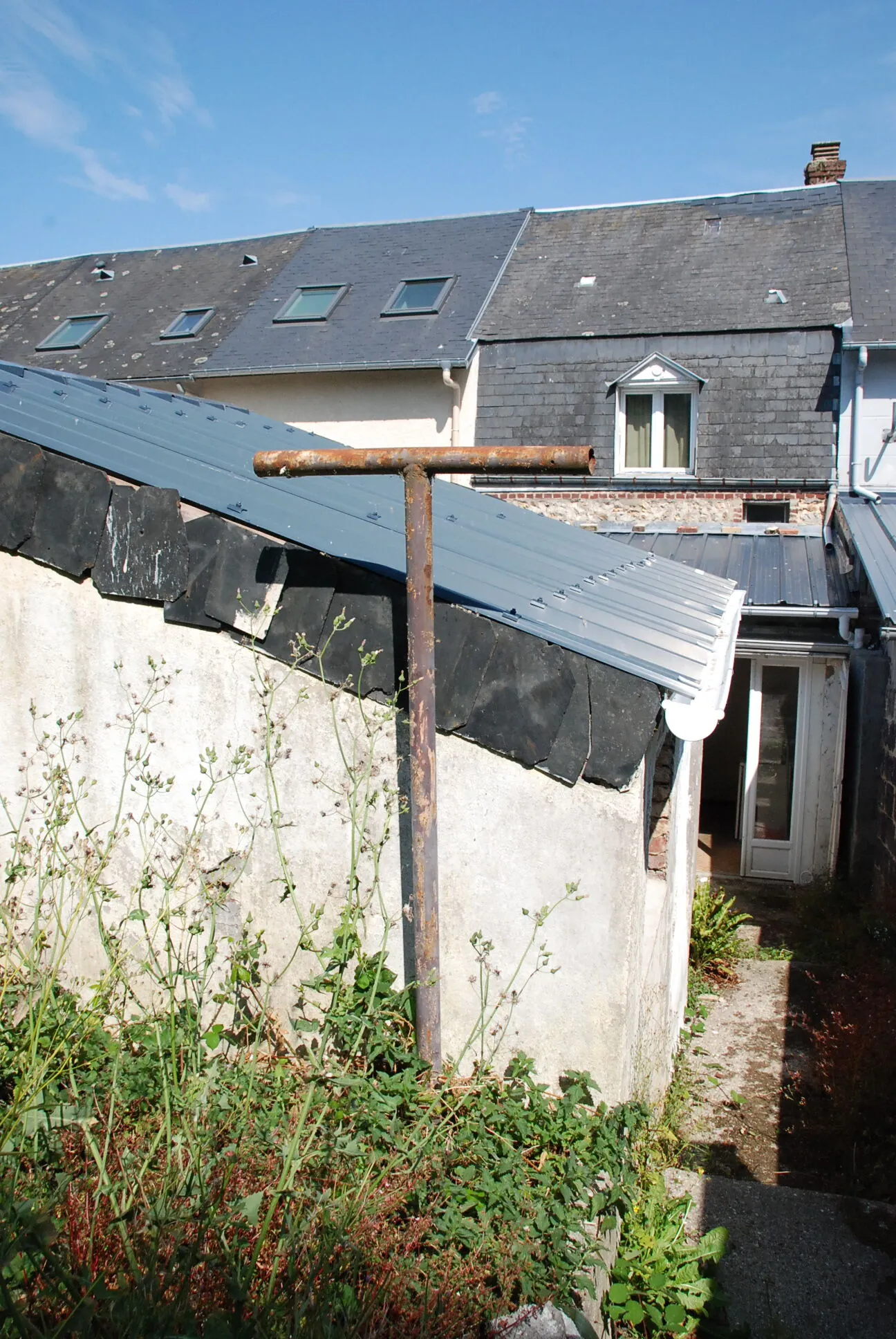 Maison à rénover à Fécamp avec jardin et garage, proche commodités