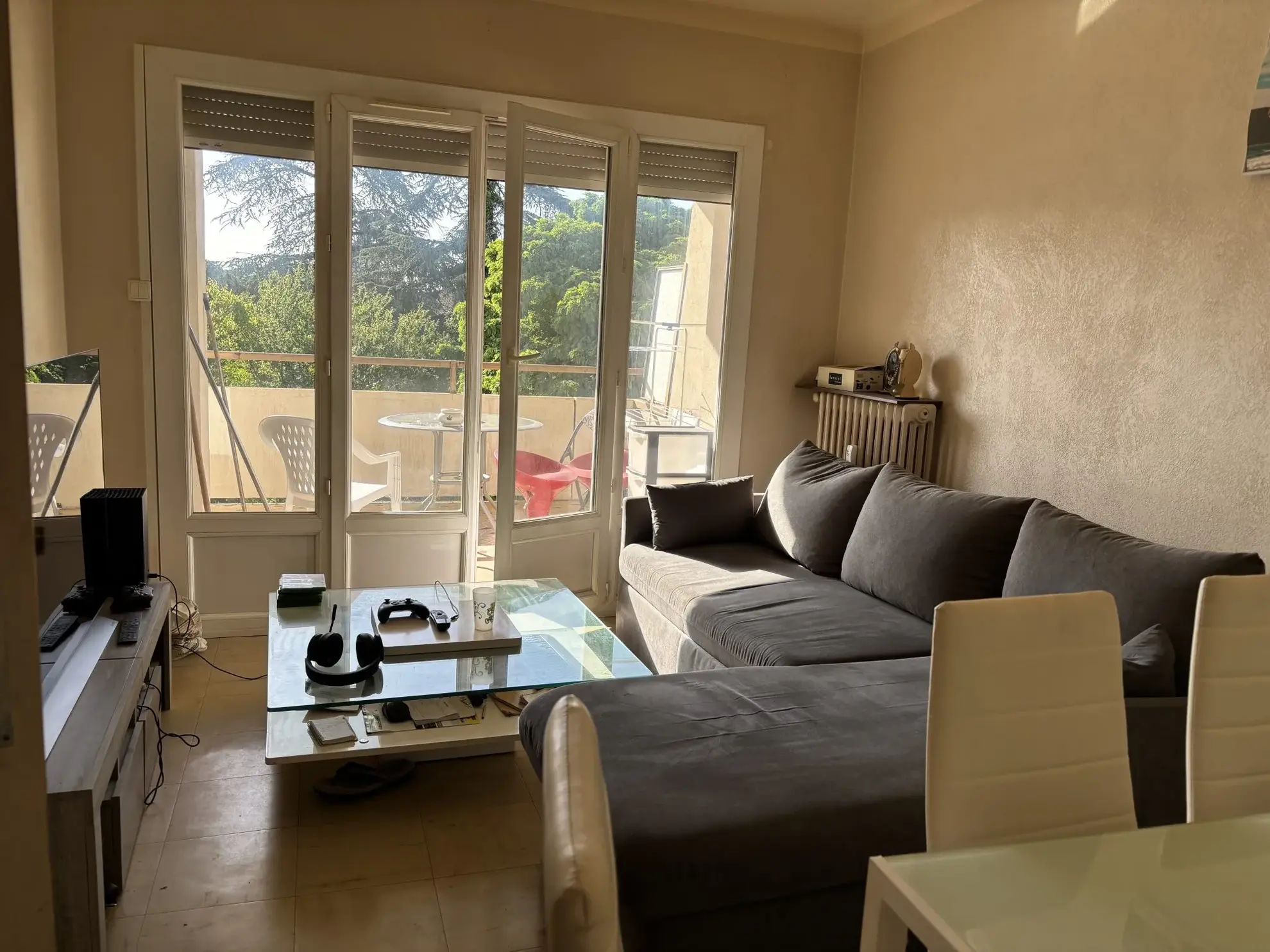 Spacieux T2 avec terrasse, parking privé et cave à Aubenas 
