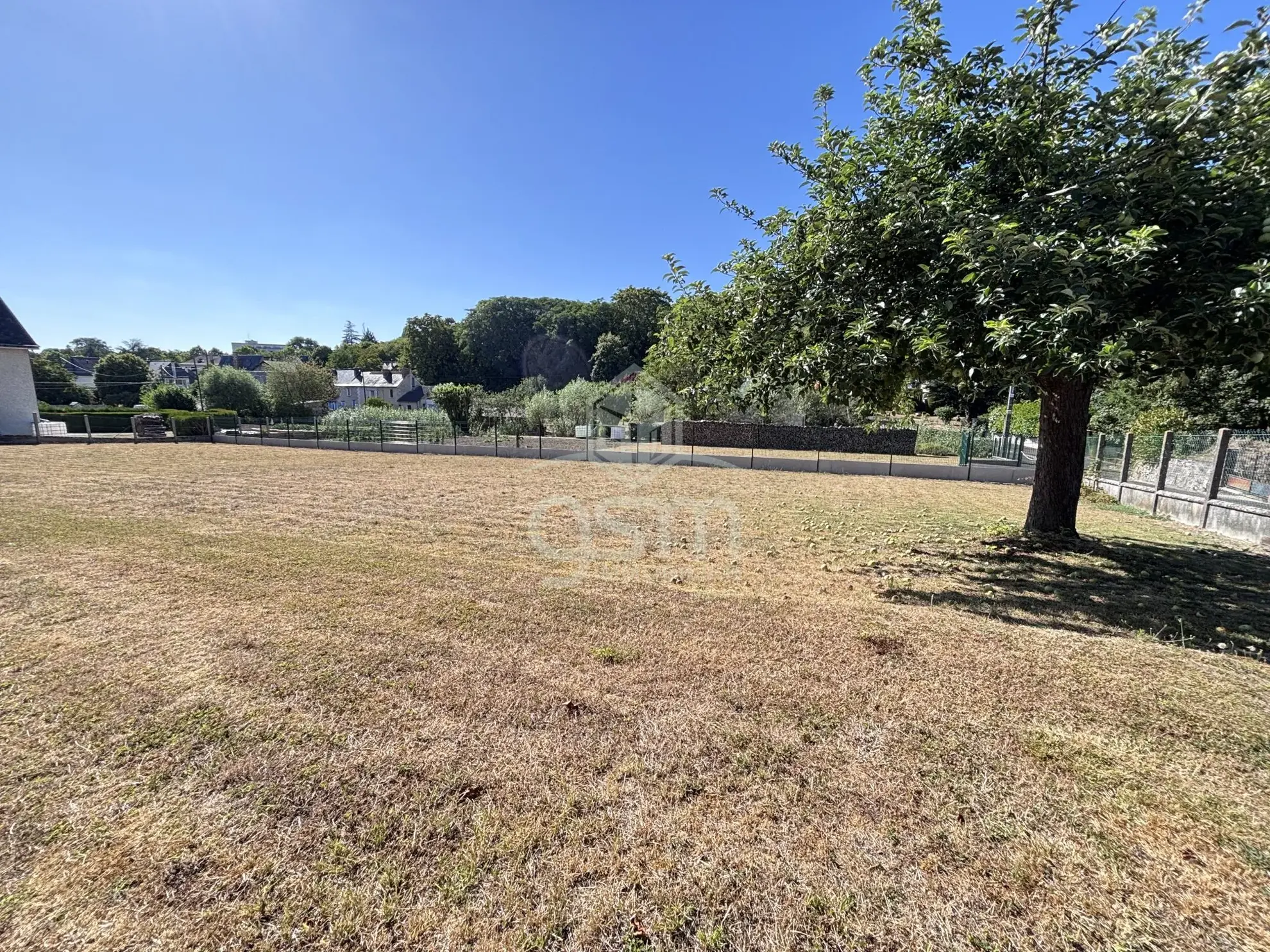 Terrain à vendre à Sainte-Maure-de-Touraine de 942 m², constructible et idéal pour projet immobilier