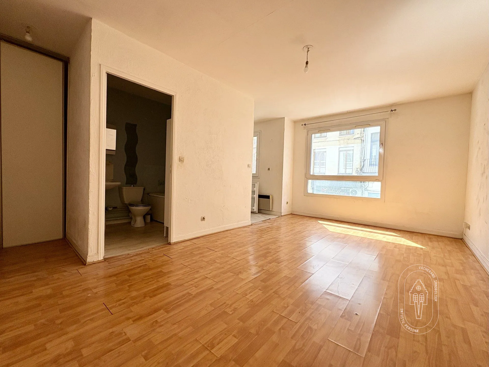 Studio à vendre à Lille Wazemmes avec parking sécurisé, proche métro