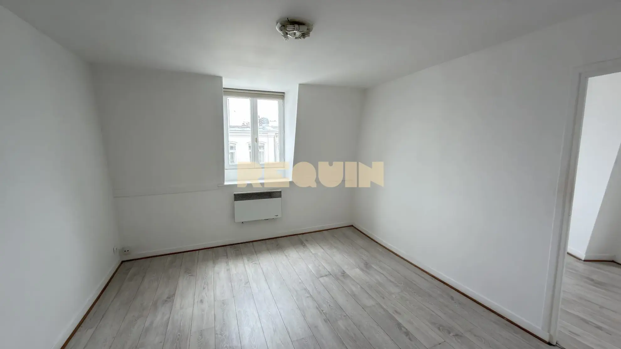 À vendre T2 à Lille Sacré Coeur – 36 m² situé au 3ème étage d’un immeuble bourgeois