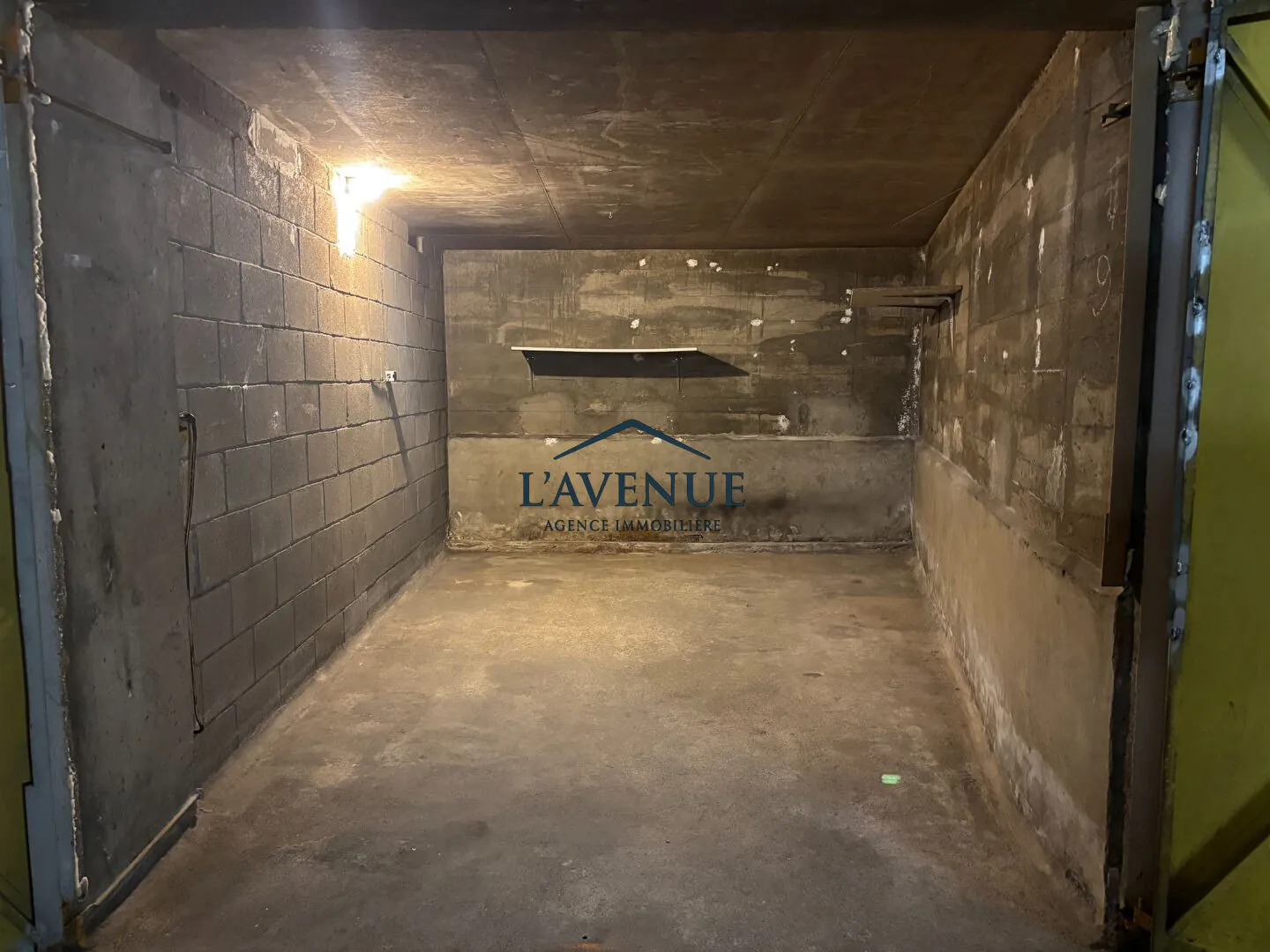 À vendre : Box fermé à Paris 15 Cambronne, sécurisé et spacieux