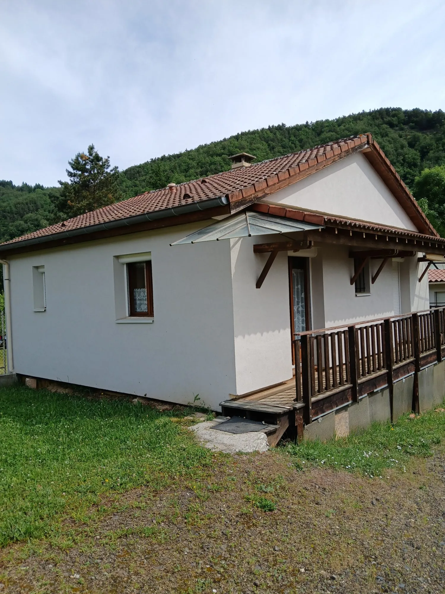 Maison à vendre à Vorey avec garage et terrain clos