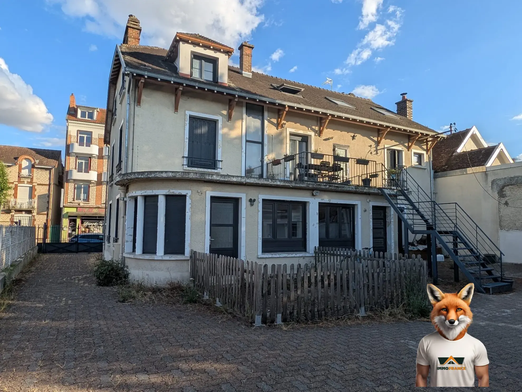 Magnifique triplex T4 avec garage et cours privatives à Sainte-Savine