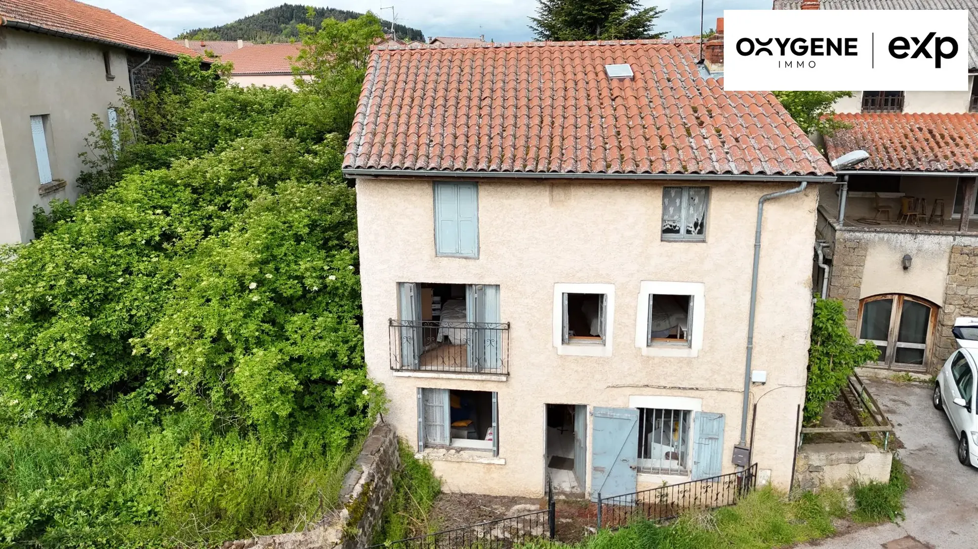 Maison en pierre à rénover avec fort potentiel à Le Brignon