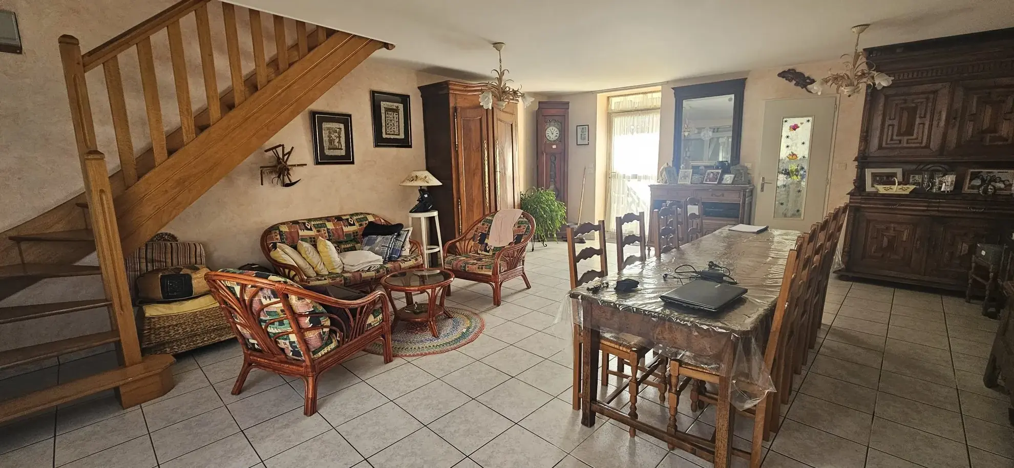 Maison de ville 4 chambres à Callac, centre-ville, jardin et stationnement gratuit