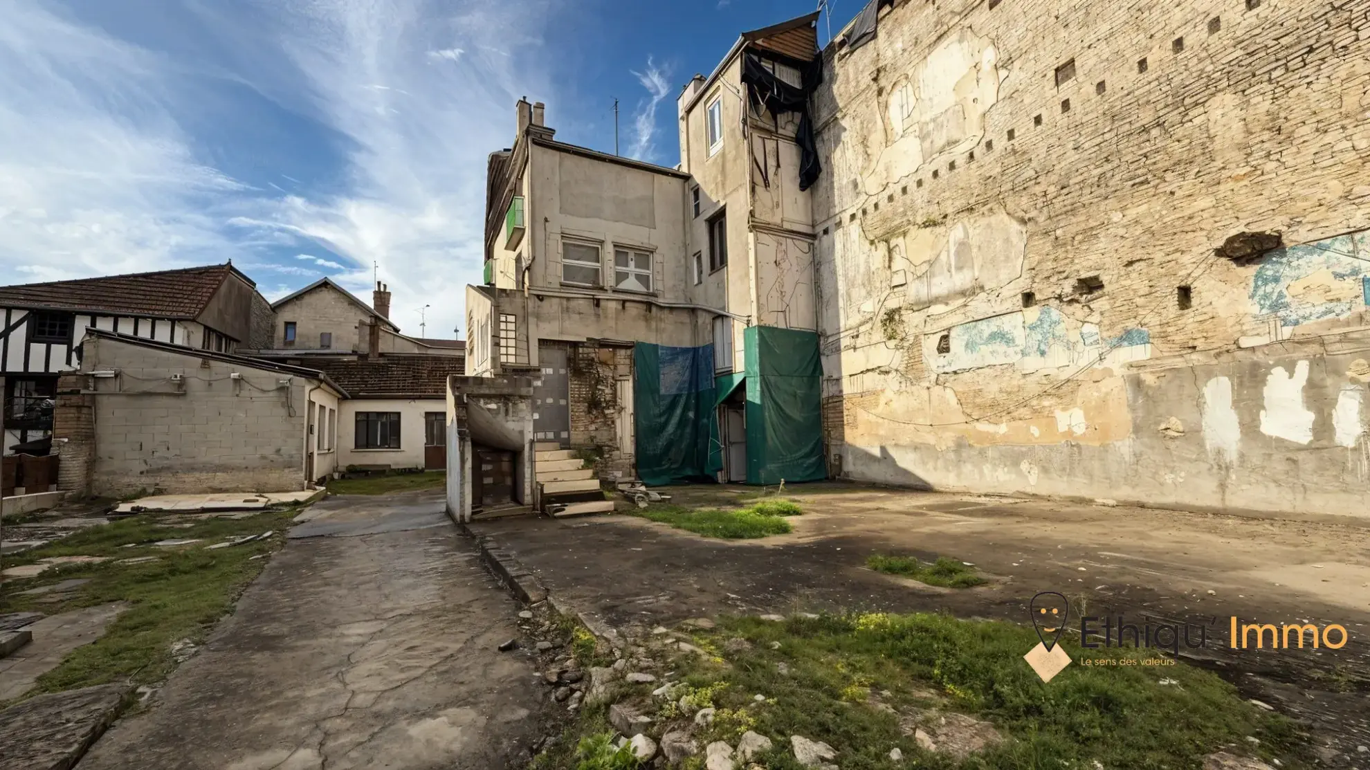 Maison de ville en triplex avec atelier et terrain constructible à Bar-sur-Aube