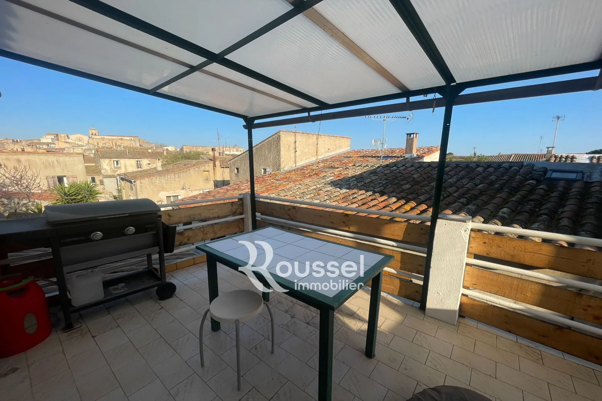 À vendre maison de ville rénovée à Poussan avec terrasse et cave