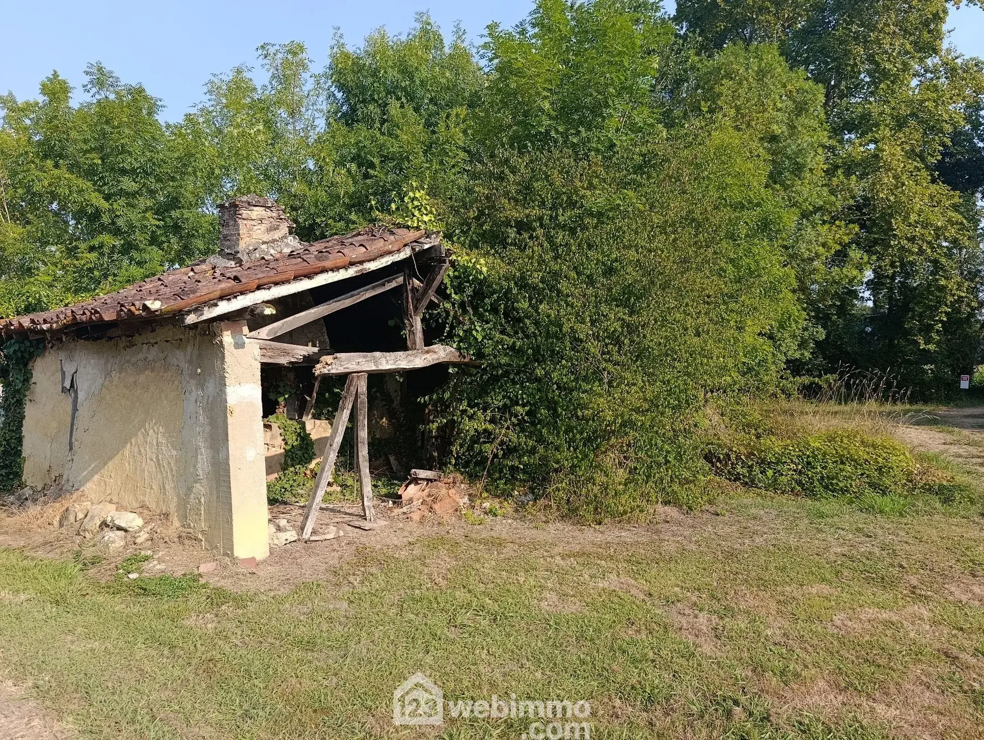 Terrain à construire de 7803 m² avec grange à rénover près de Saint-Sever
