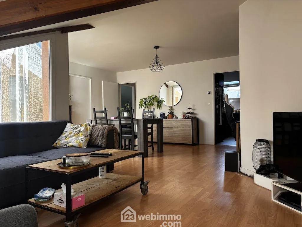 Appartement T3 de 93 m² avec terrasse et parking à Poitiers