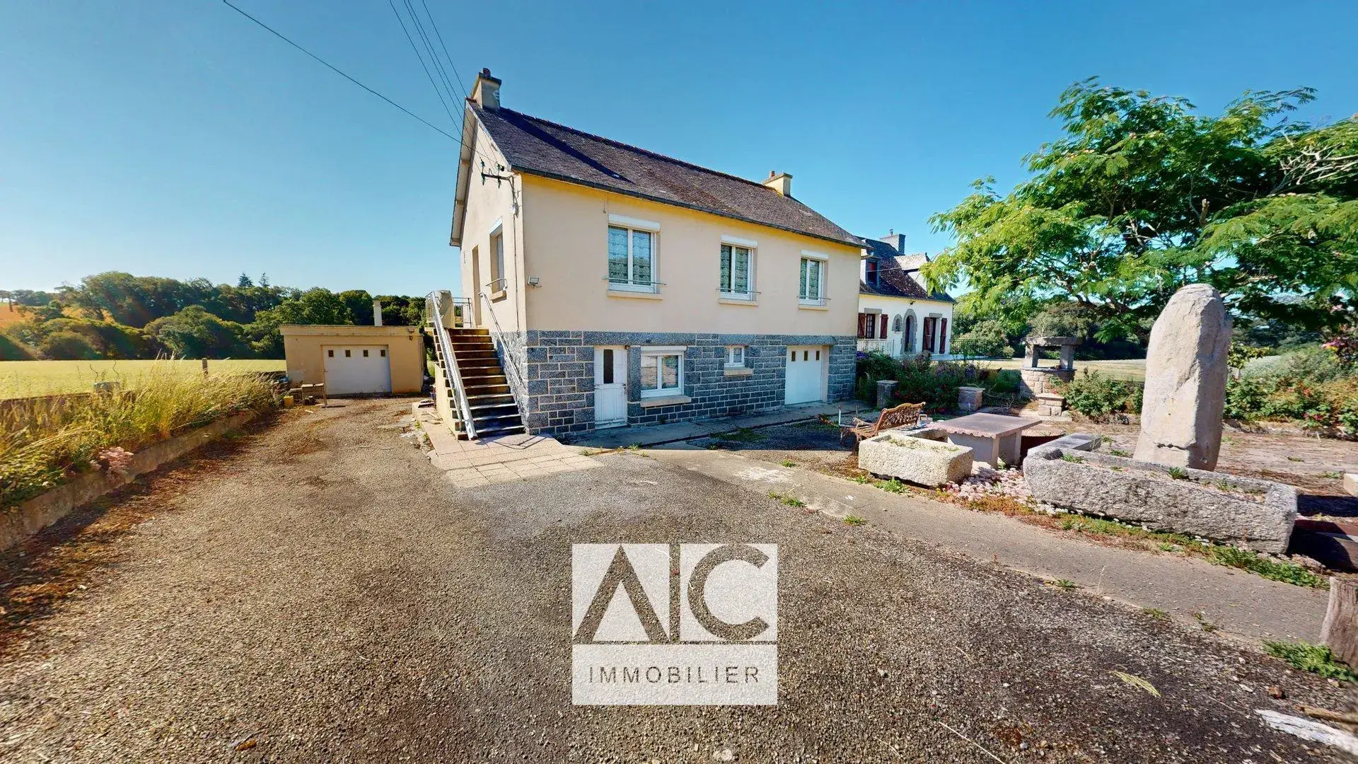 Maison à rénover de 68 m² sur terrain de 4000 m² à Saint-Nicolas-du-Pélem