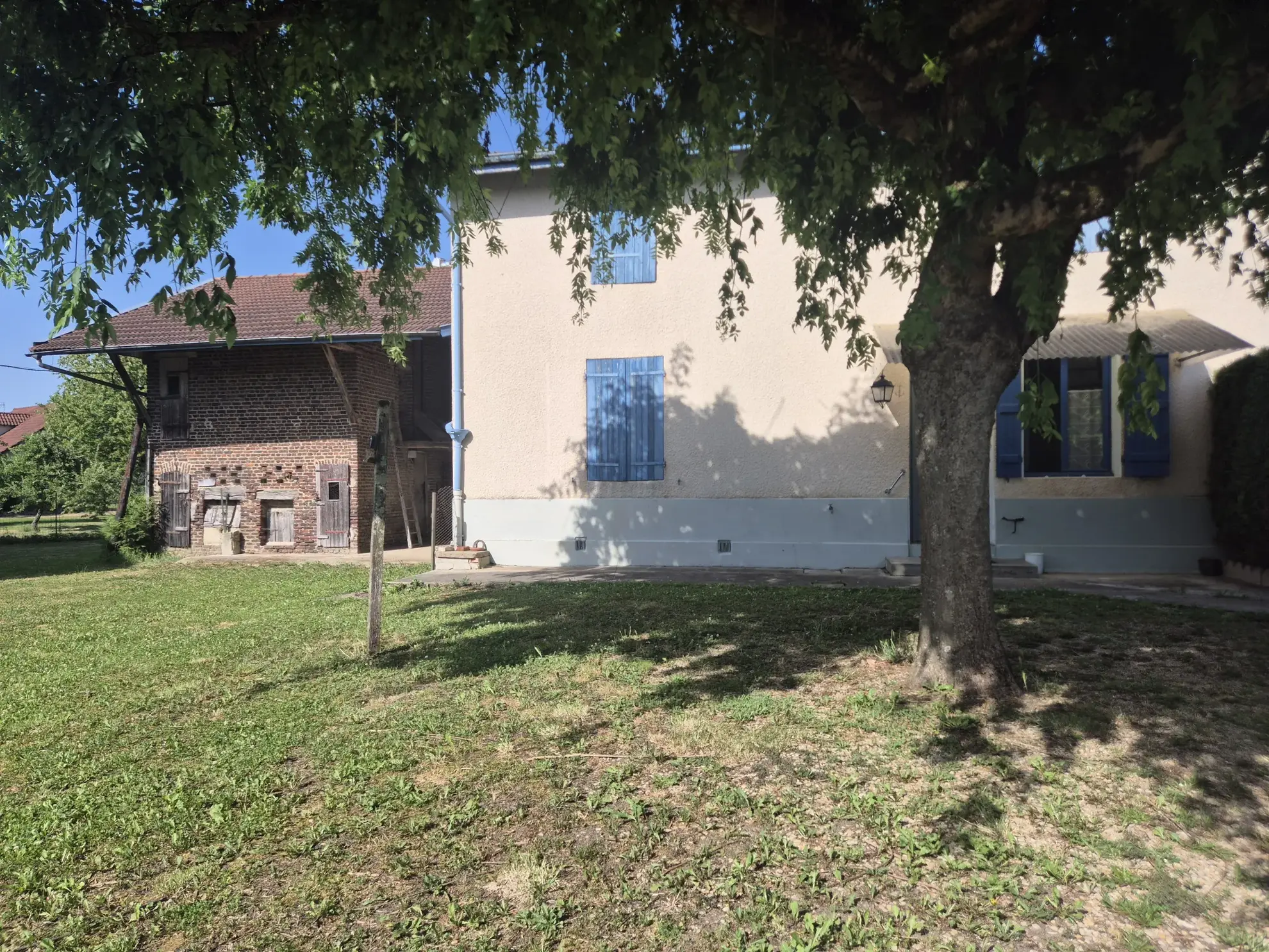 Maison à rénover avec dépendances et grand jardin à Allichamps
