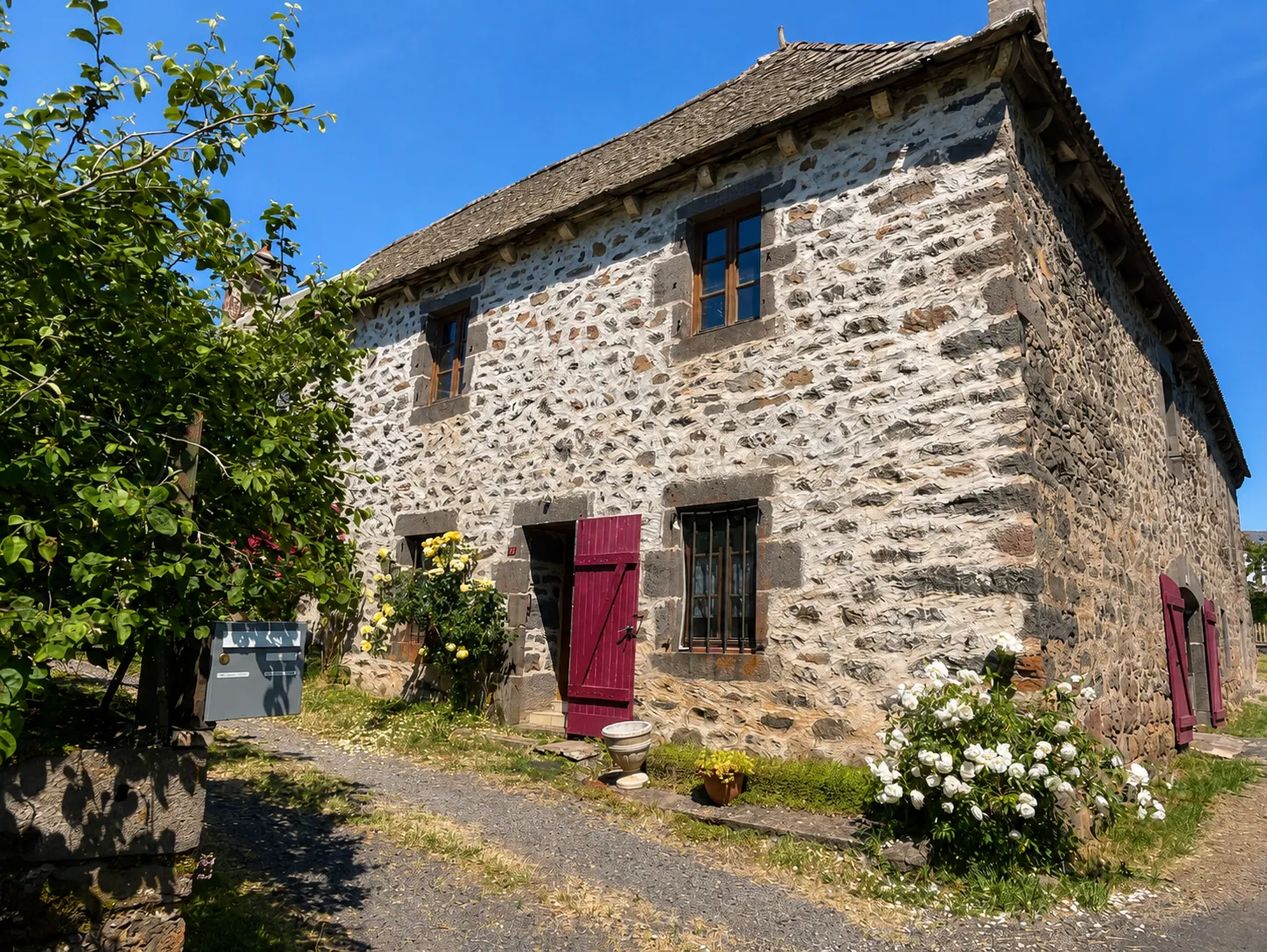 Maison T3 Plain-pied à Paulhac près de Saint-Flour avec jardin et grange à rénover