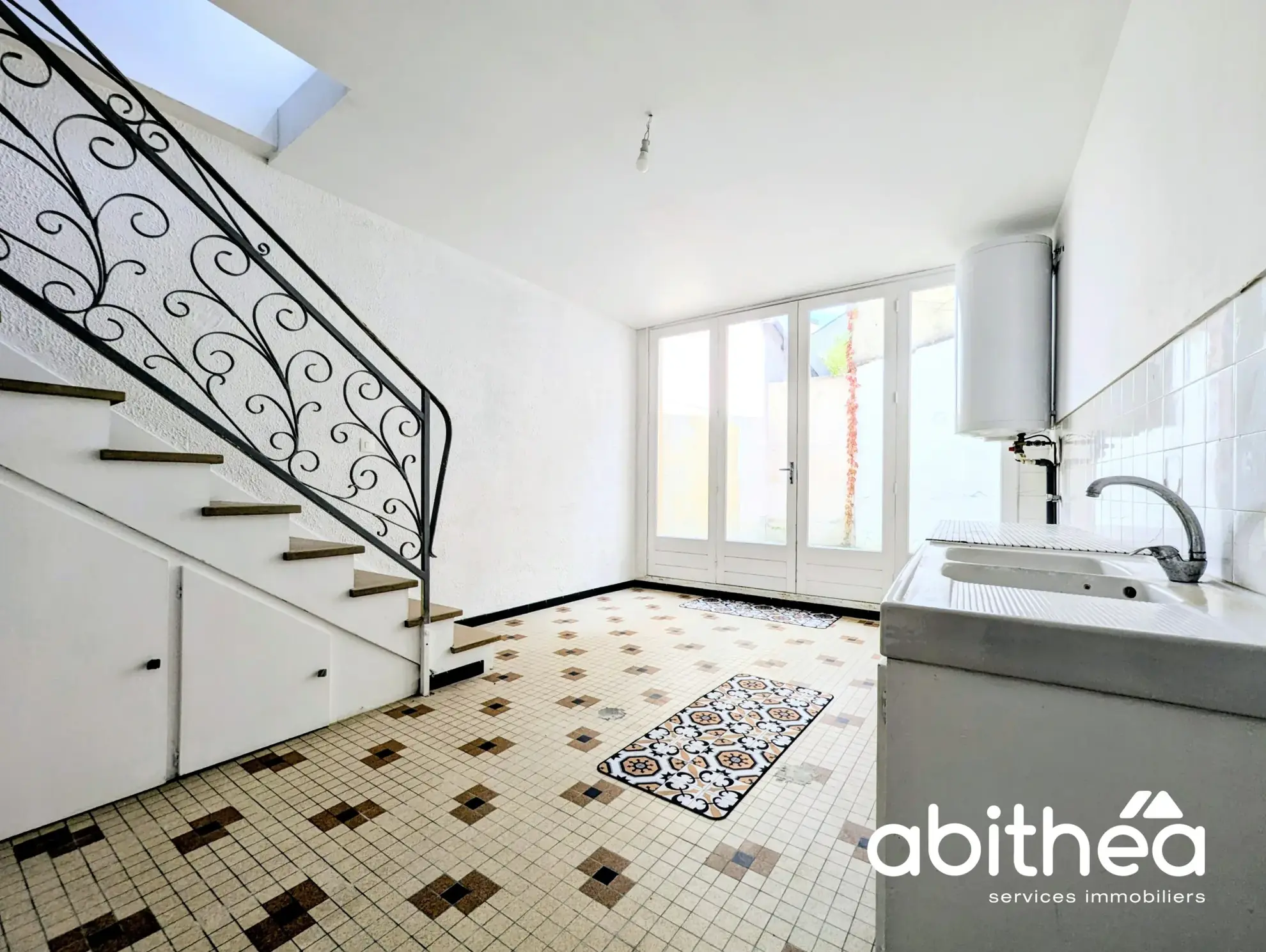 Echoppe à usage mixte de 135m² à Coutras, emplacement central à réinventer