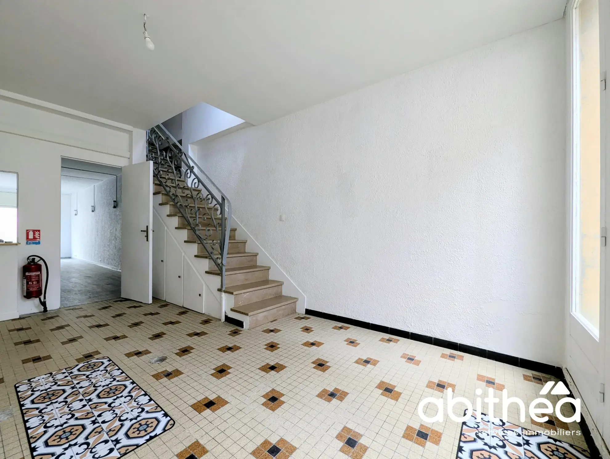 Echoppe à usage mixte de 135m² à Coutras, emplacement central à réinventer 
