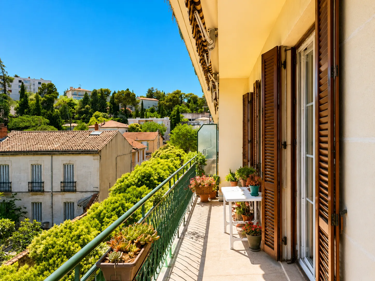 À vendre appartement 5 pièces de 92 m² à Nîmes proche Hoche