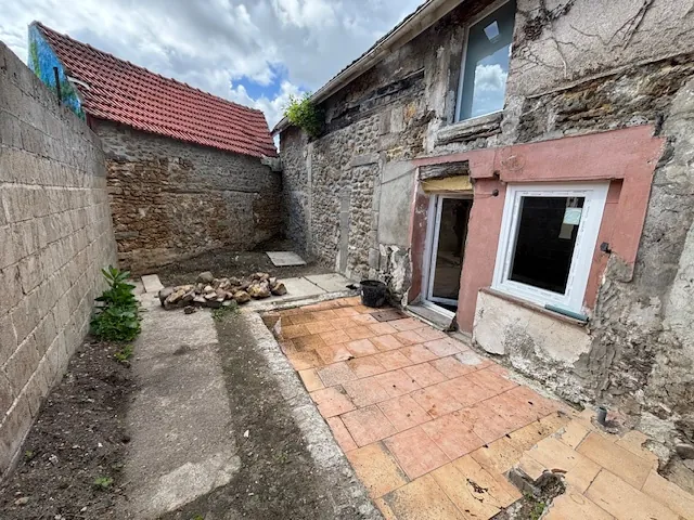 Maison de ville F3 à rénover avec cour privée à Saint-Germain-lès-Arpajon