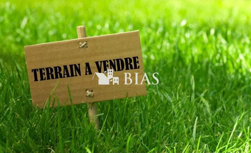 Terrain constructible à vendre à Bernay - 2200 m² avec viabilisation et potentiel d'agrandissement