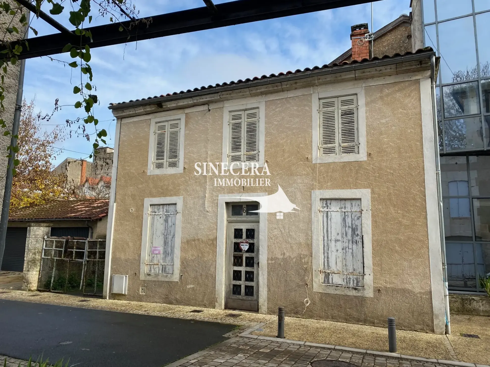Petite Maison en Pierre à Riberac à Rénover, Centre-ville, 35 m²