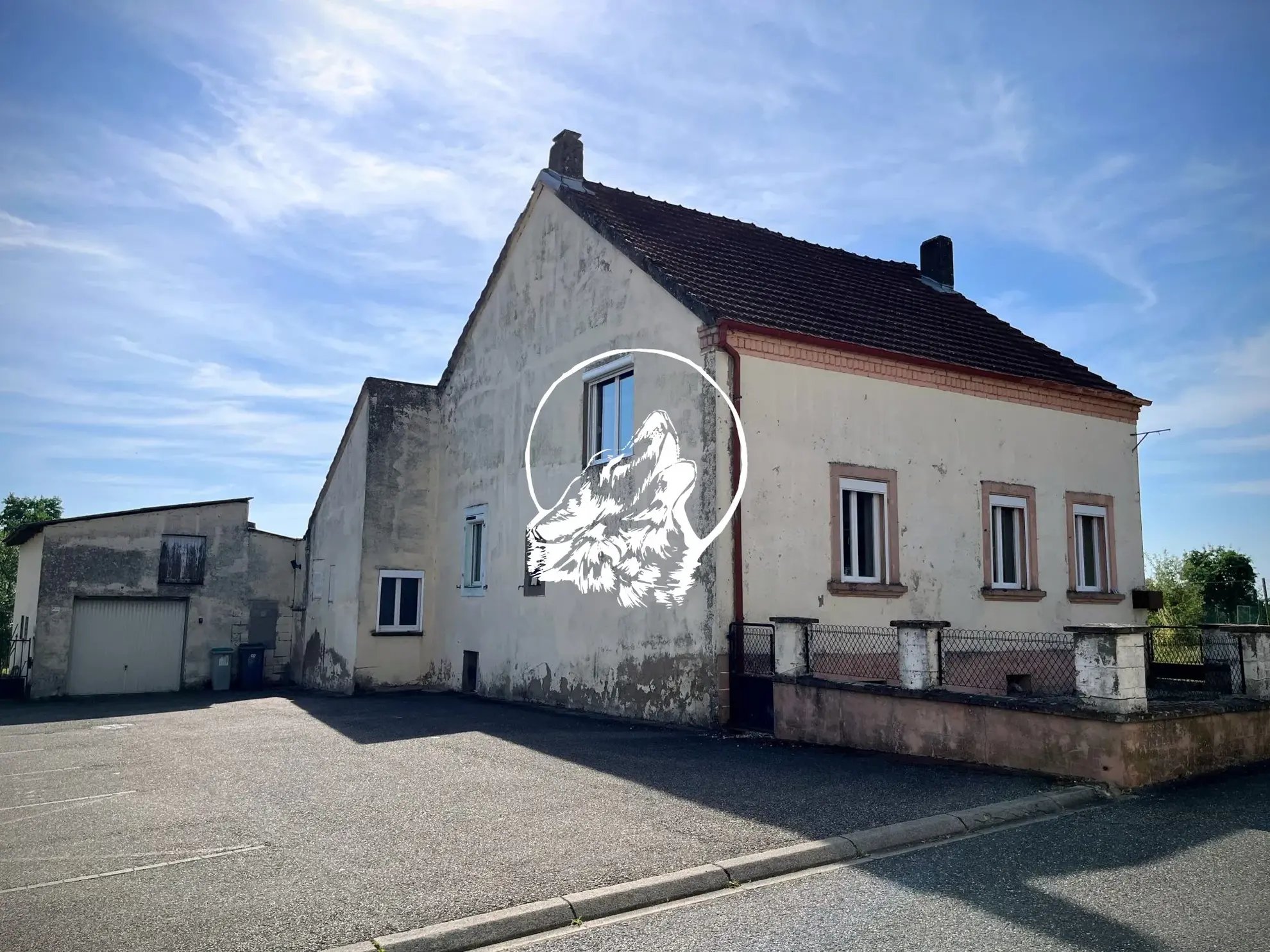 Belle maison de village à Hambach avec grand terrain et garage, proche de Sarreguemines