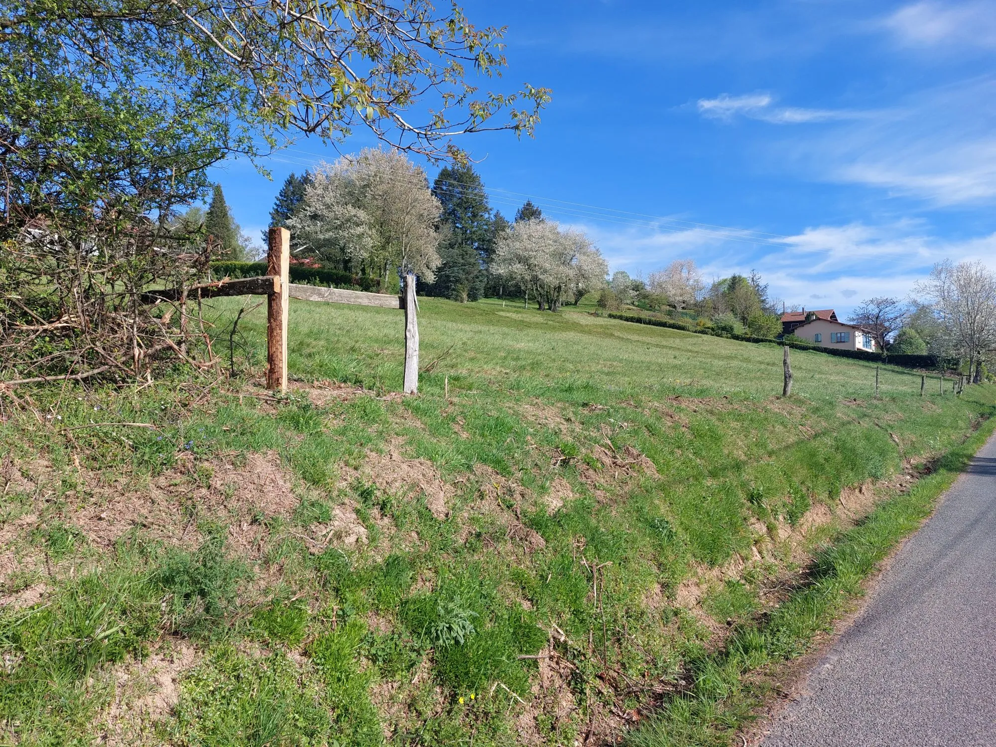 Terrain constructible avec vue dégagée à Saint Clément de Vers