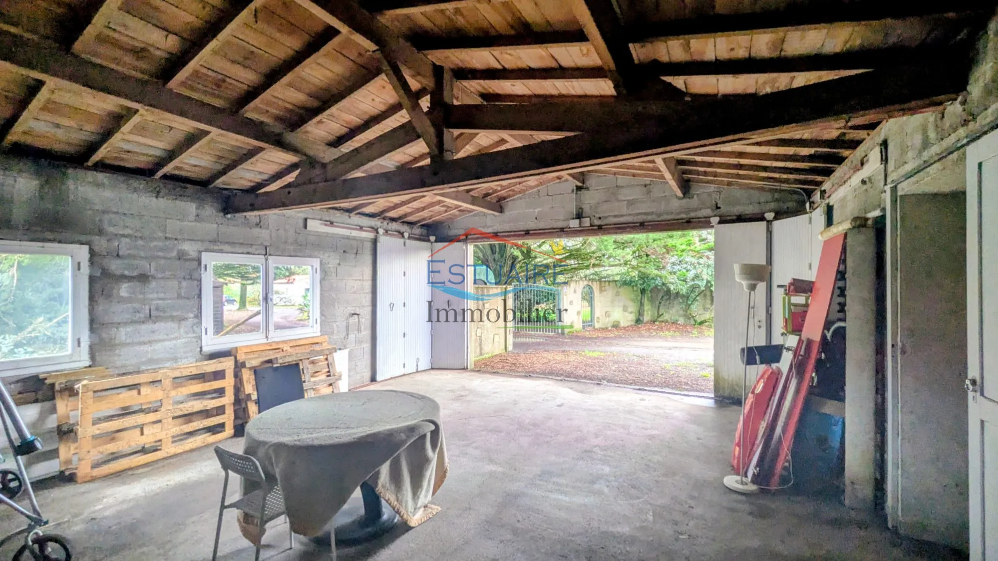À vendre dépendances en pierre avec terrain à Aigrefeuille-sur-Maine