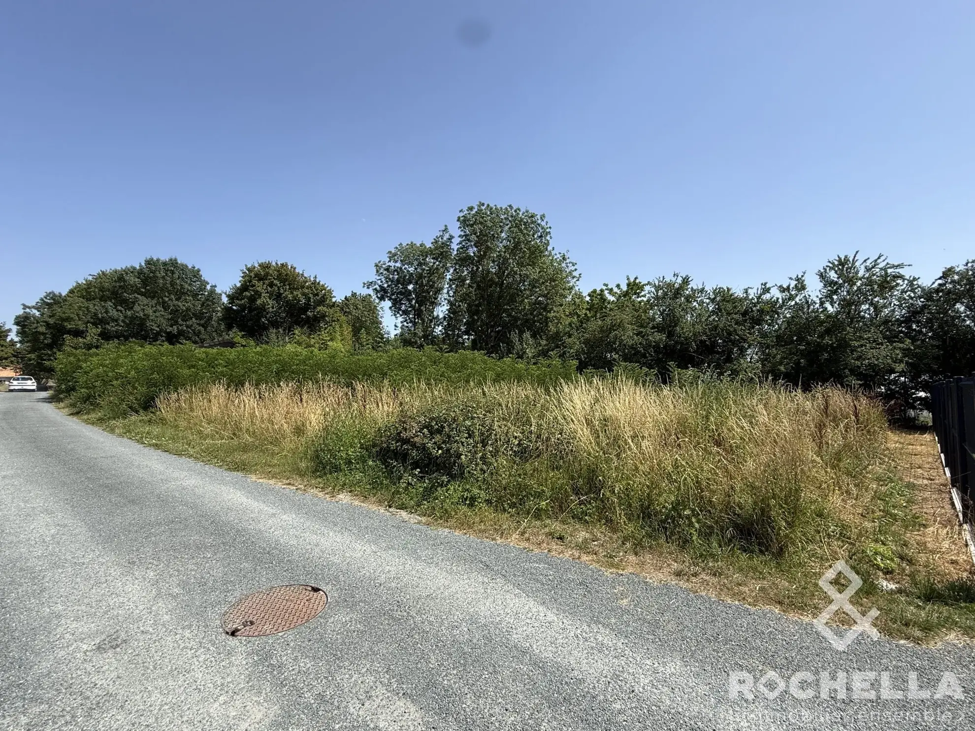 Terrain constructible à vendre à La Ronde - Grande façade et emplacement idéal