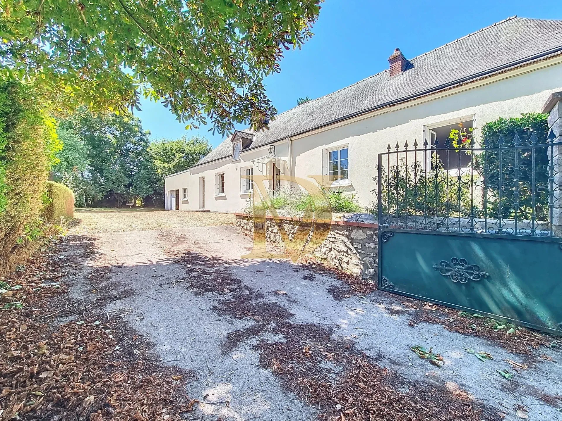 Longère à vendre à Luzillé - Maison authentique en Touraine avec grand terrain