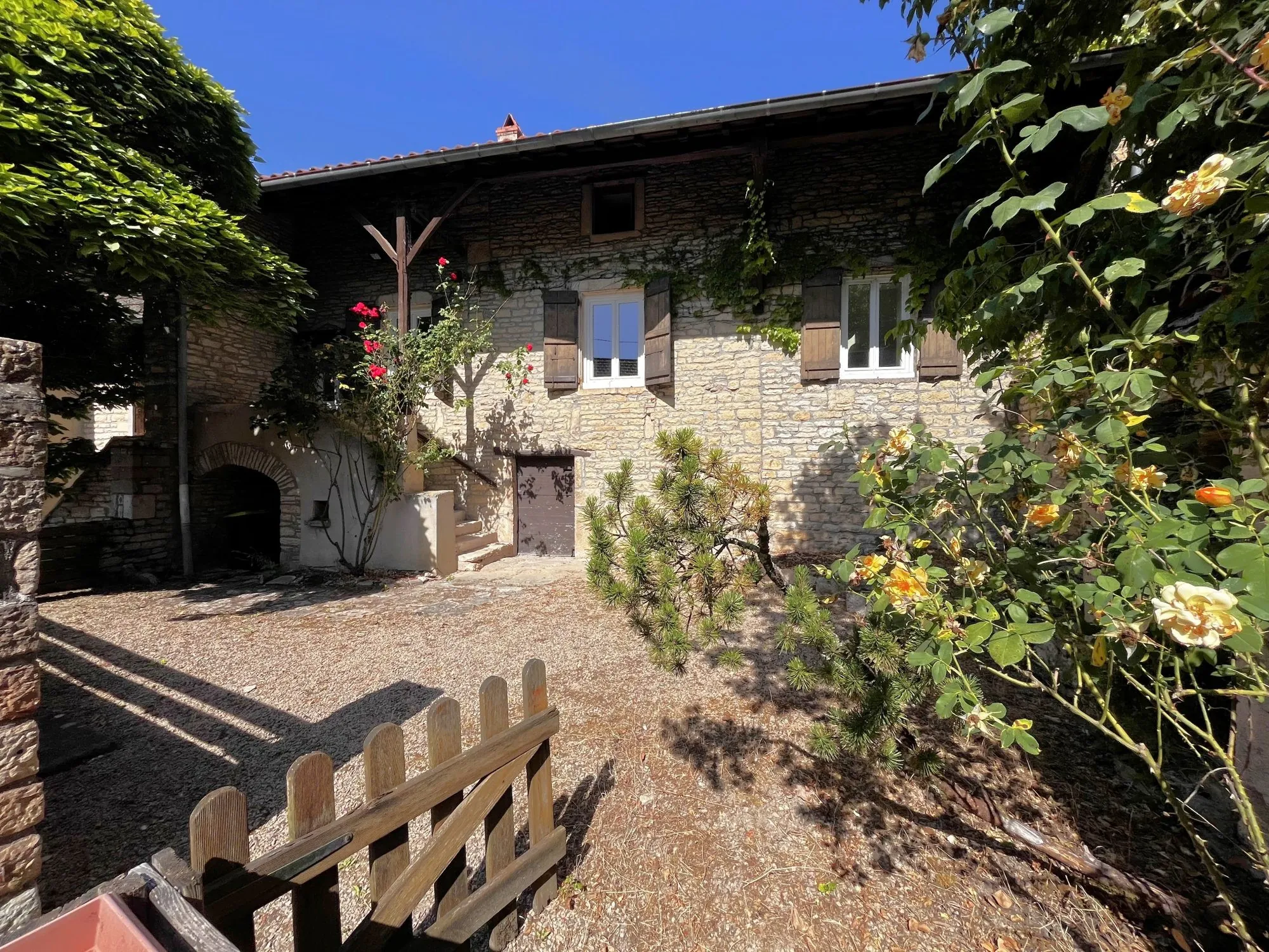 Maison de village rénovée avec jardin à Cruzille, proche Lugny