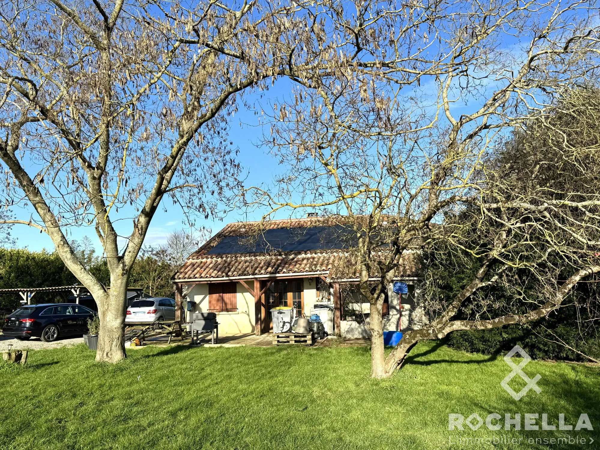 Maison en pierre de 140 m² avec grand terrain à Saint Agnant - Potentiel et vie de campagne