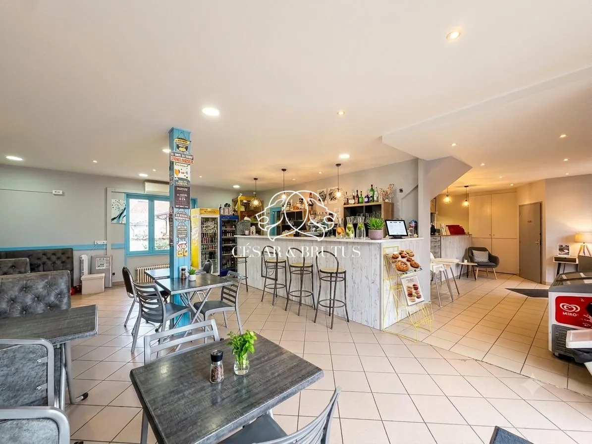 Fonds de commerce bar et pizzeria avec logement et terrasse à Mably