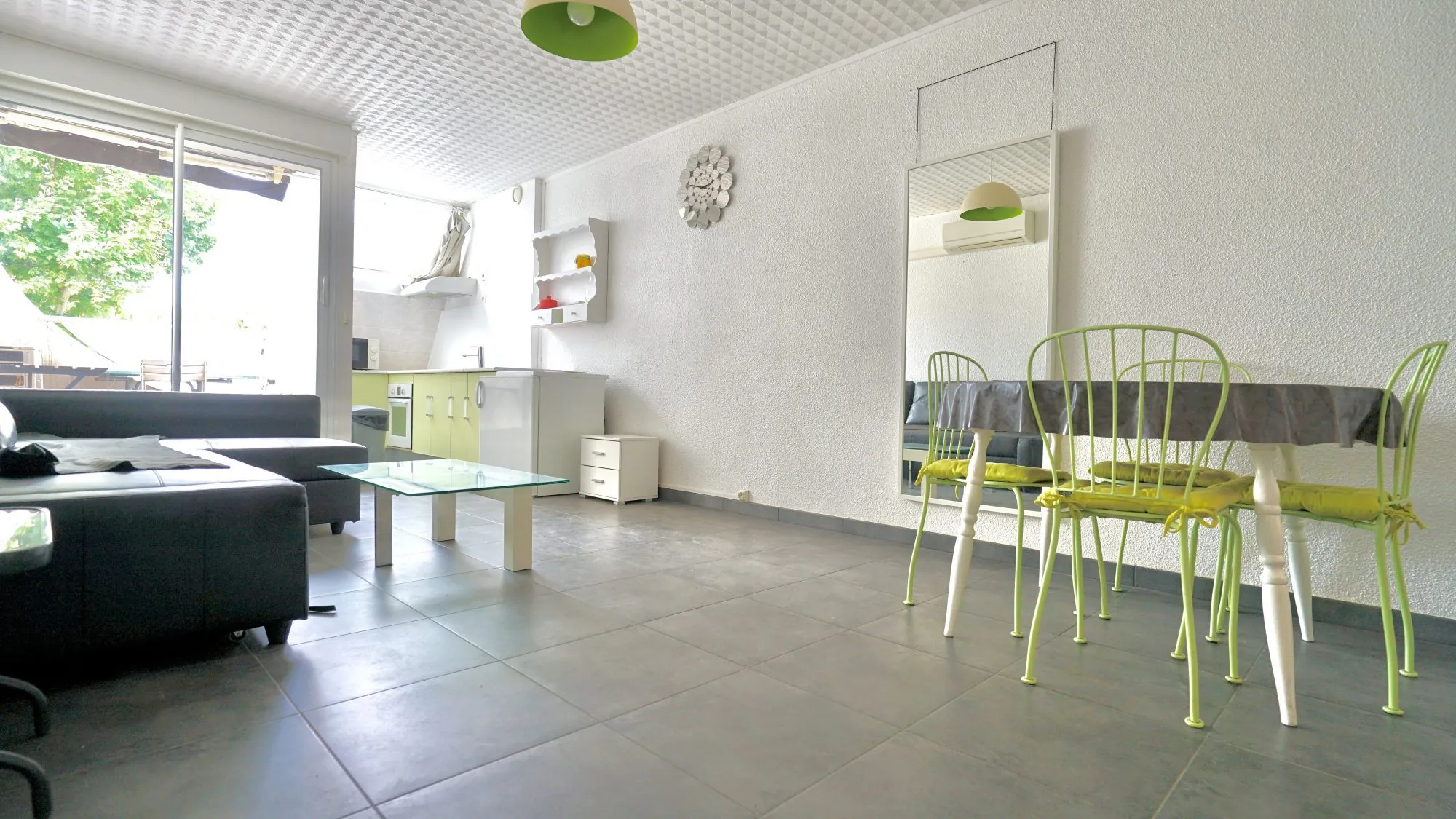 Studio cabine à La Grande-Motte avec terrasse et parking couvert - Opportunité rare