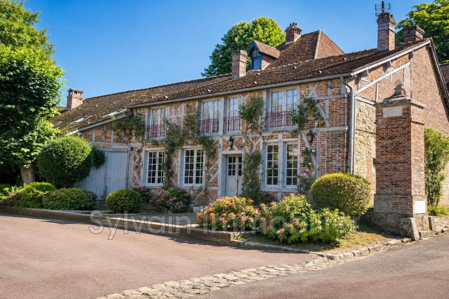 Charmante maison ancienne de 129 m² à Gerberoy, village prestigieux