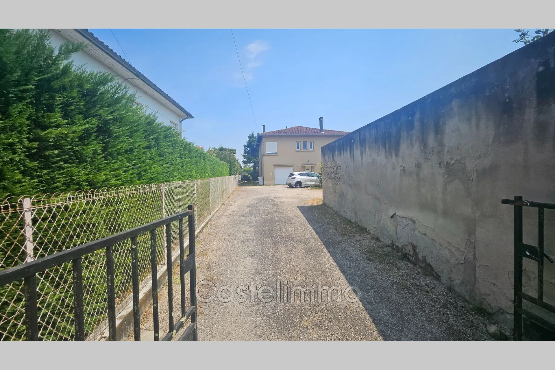 Maison à vendre à Castelsarrasin avec 2 appartements sur terrain de 1000 m²
