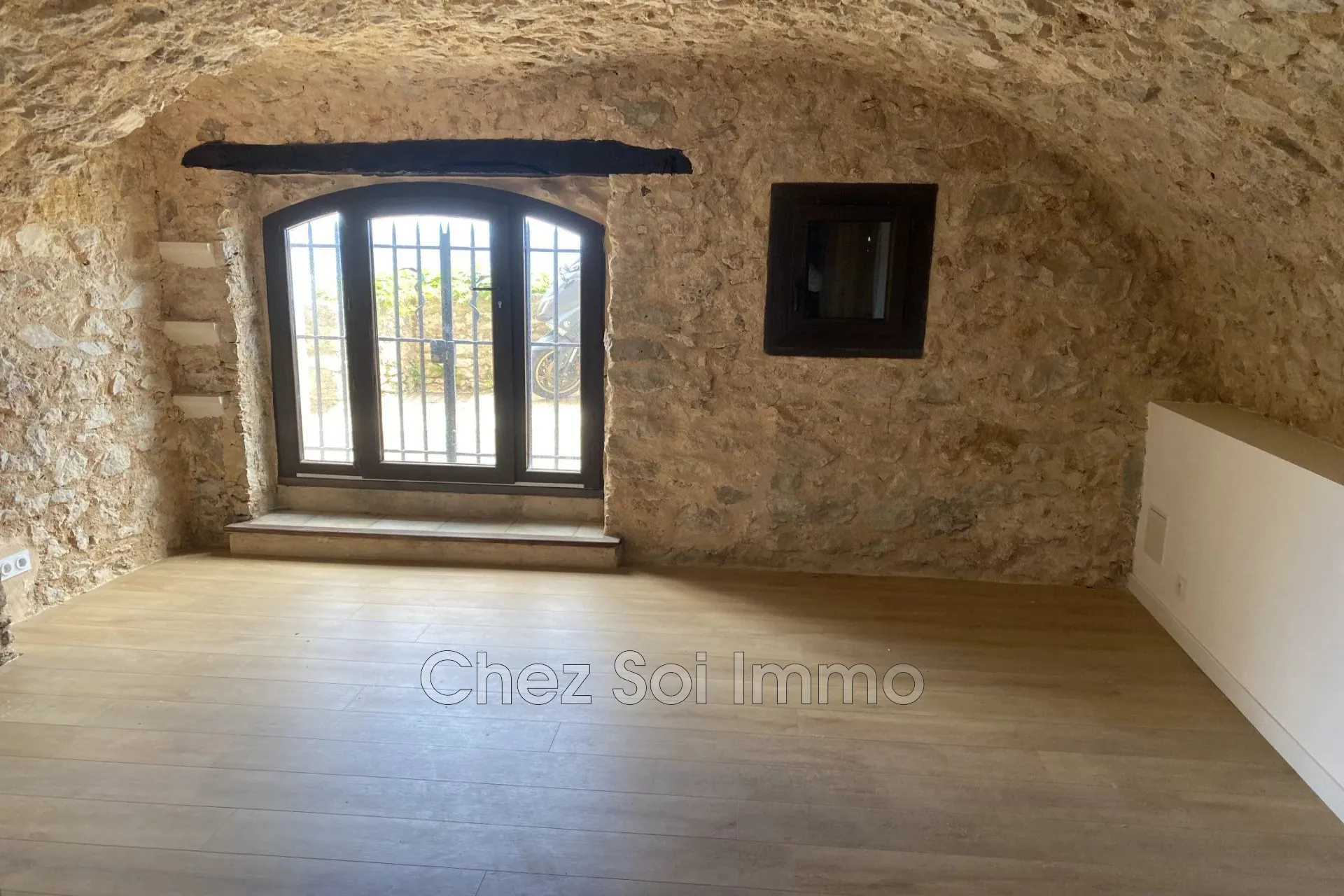 Maison de village à Saint Jeannet avec vue mer – Vente aux enchères 
