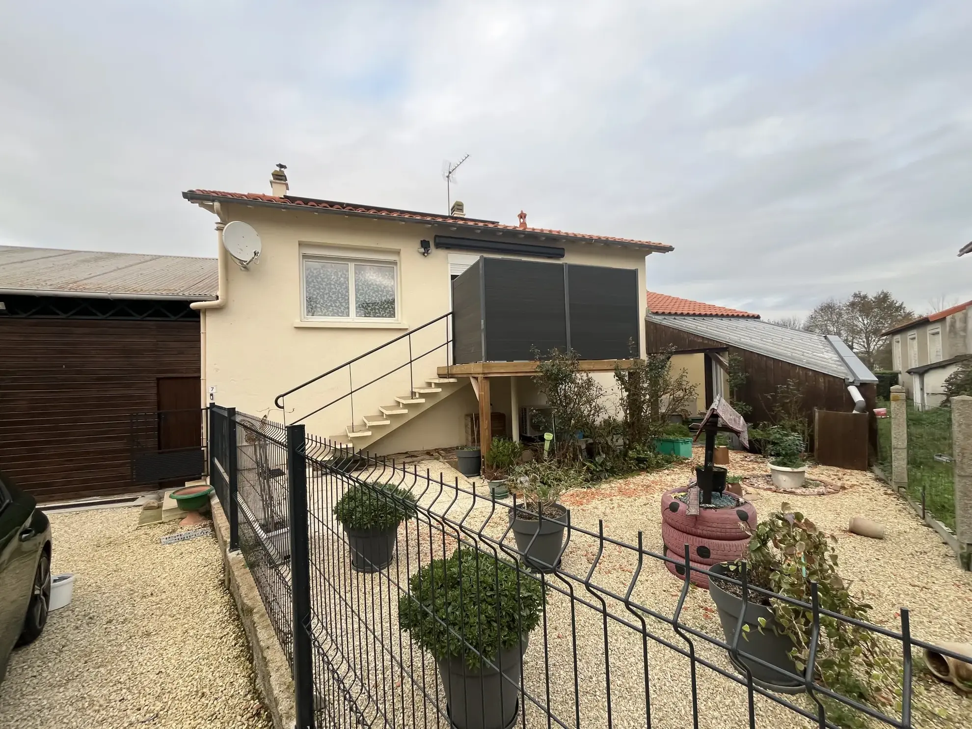 Maison rénovée de 106 m² avec garage et panneaux solaires à Val en Vignes