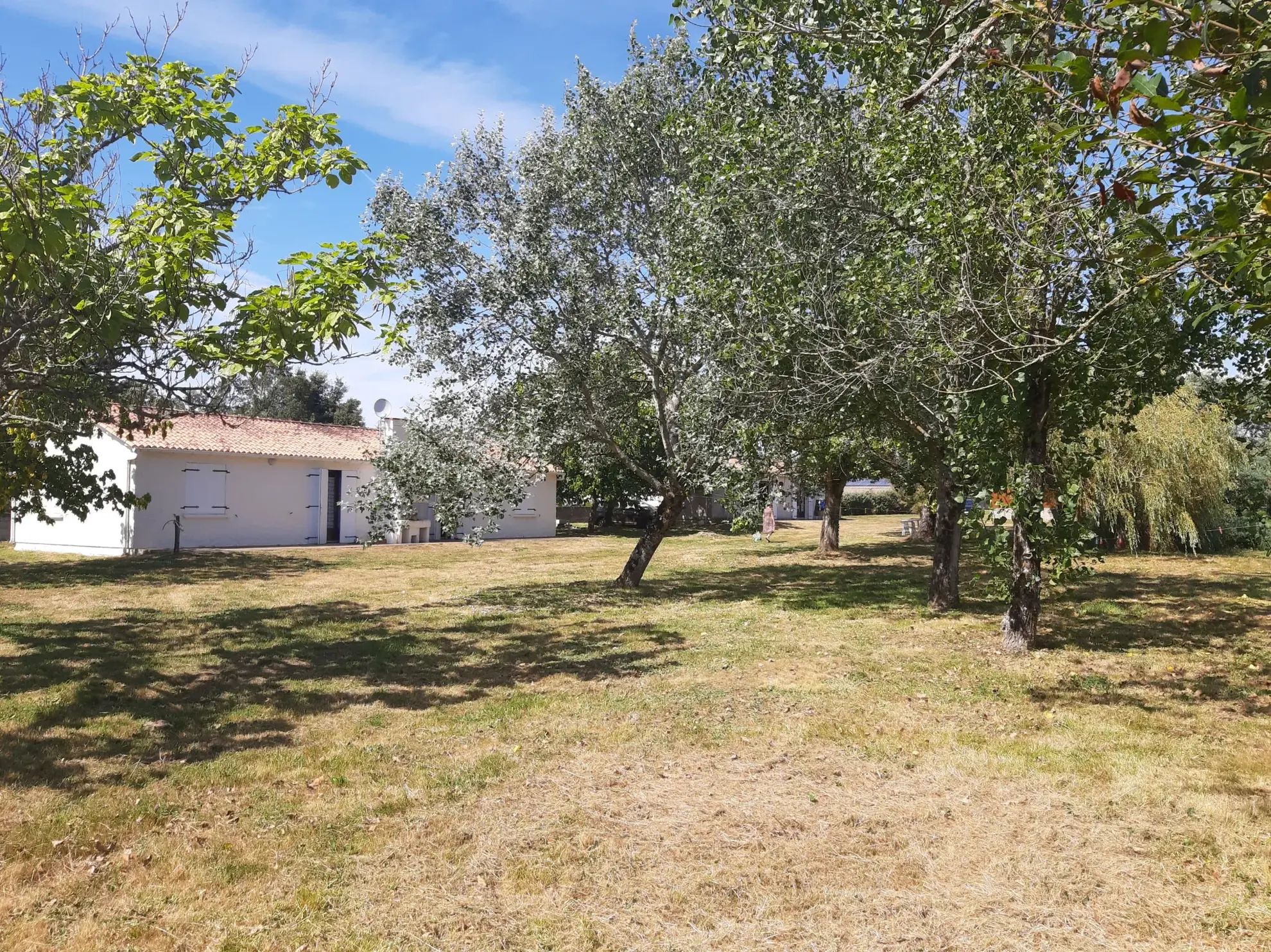Ensemble immobilier avec 4 logements et terrain arboré à L'Ile d'Olonne