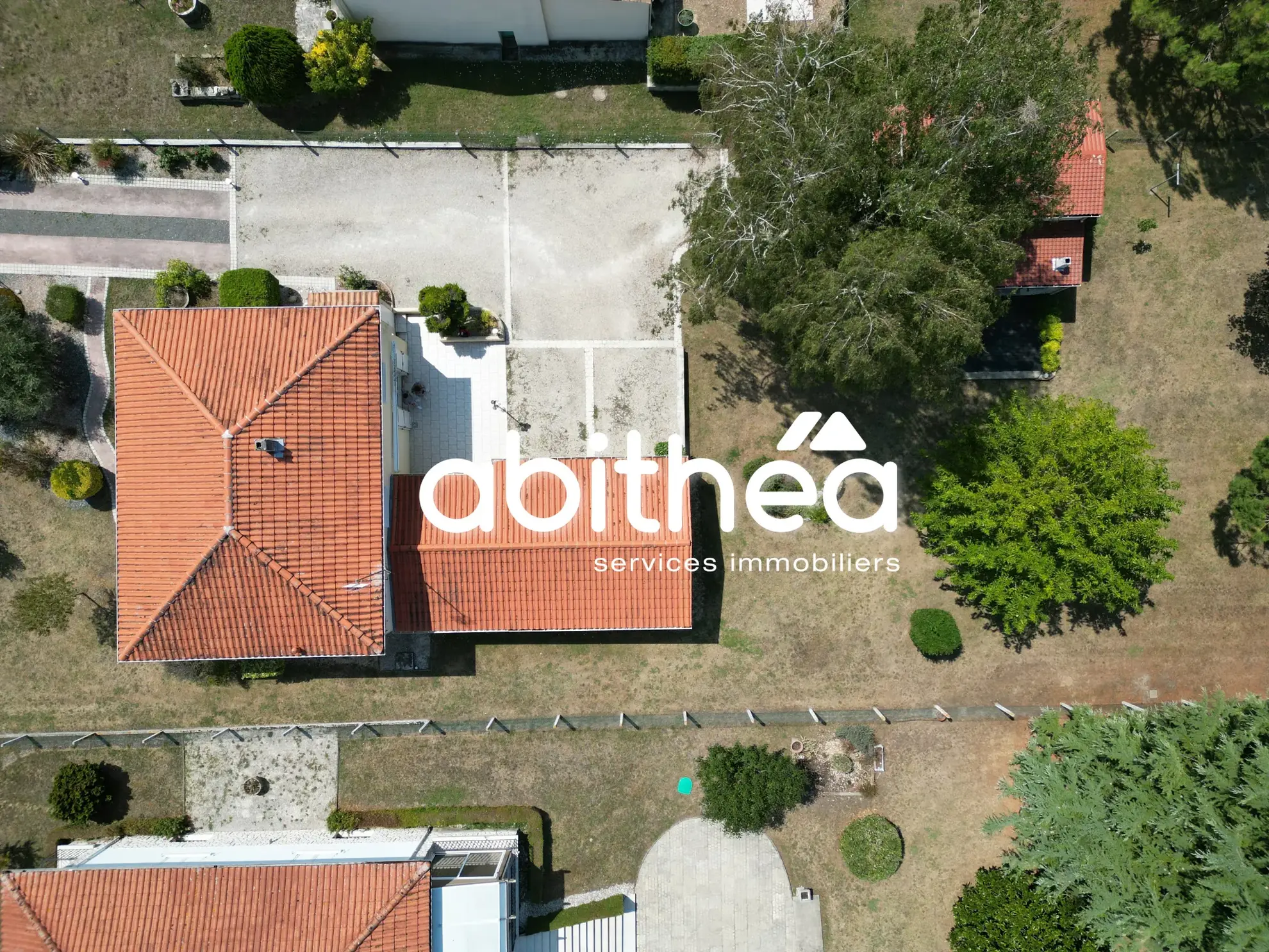 Maison 4 chambres avec grand terrain à Pons - 139 m², garage, terrasse