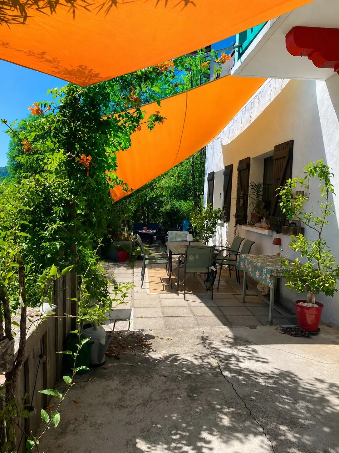 Belle maison à vendre avec vue sur les montagnes et grand jardin à Castillon en Couserans