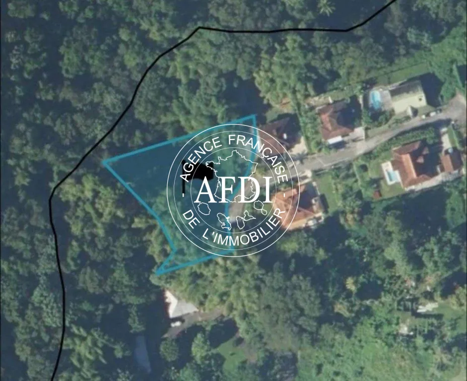 Terrain de 2 224 m² à Le Lamentin, secteur Belême, prêt à construire